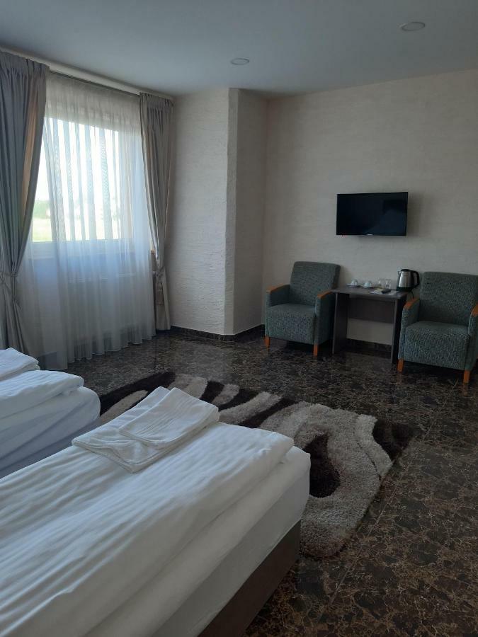 Hôtel Arka à Mažeikiai Extérieur photo